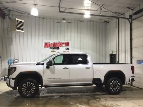 New 2024 GMC Sierra 2500 Denali Ultimate image 2