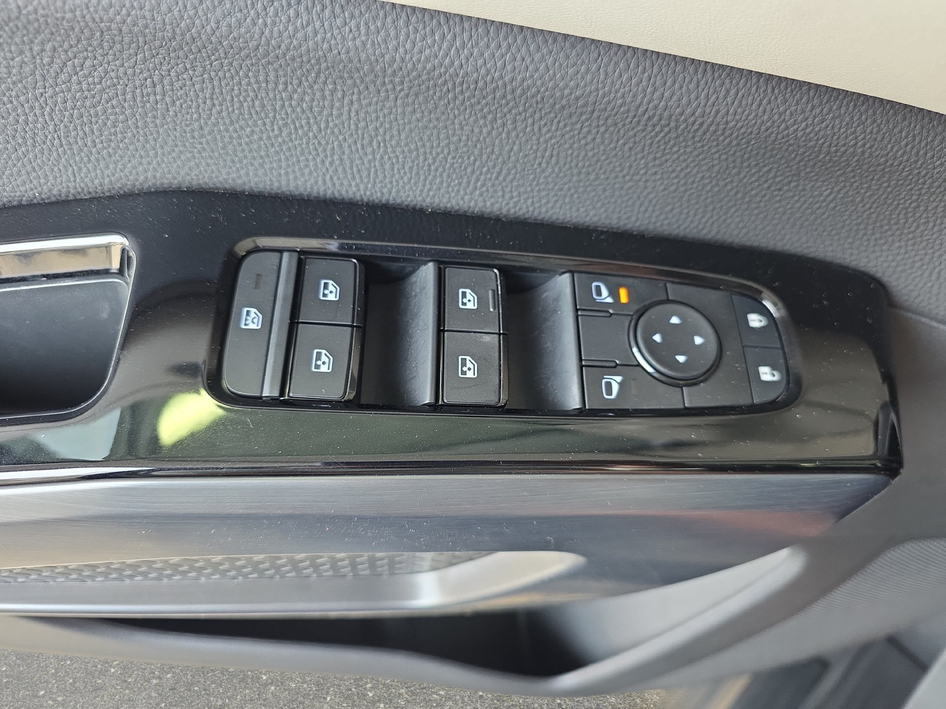 New 2026 Nissan Pathfinder SL w/ Cargo Package FWD image 27