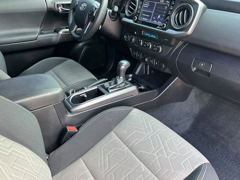 Used 2022 Toyota Tacoma TRD Off-Road image 15