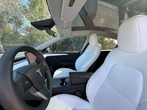 Used 2023 Tesla Model Y Performance image 20