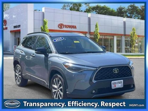 Used 2025 Toyota Corolla Cross XLE AWD/4WD image 1