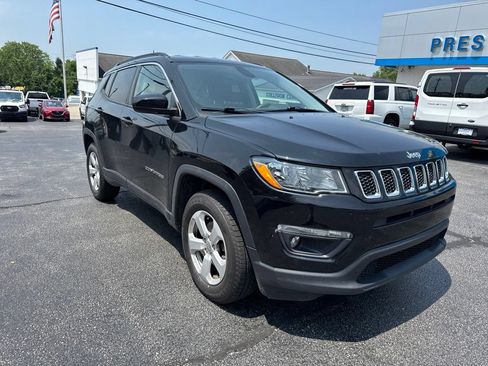 Used 2018 Jeep Compass Latitude w/ Cold Weather Group AWD/4WD image 3