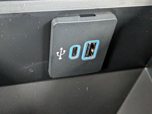 New 2026 Ford F250 Lariat w/ Black Appearance Package image 27