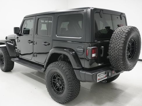 Used 2022 Jeep Wrangler Unlimited Sahara AWD/4WD image 6
