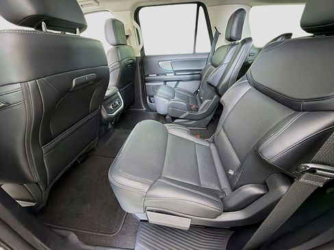 Used 2025 Ford Expedition Platinum AWD/4WD image 29