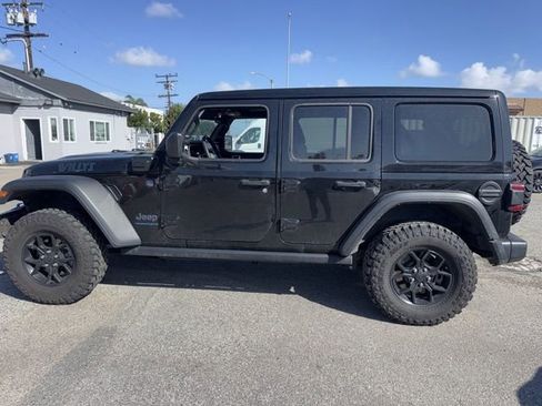 Used 2024 Jeep Wrangler Unlimited image 8