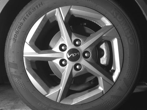 Used 2025 Kia K4 FWD image 13