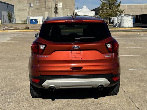 Used 2019 Ford Escape Titanium image 6