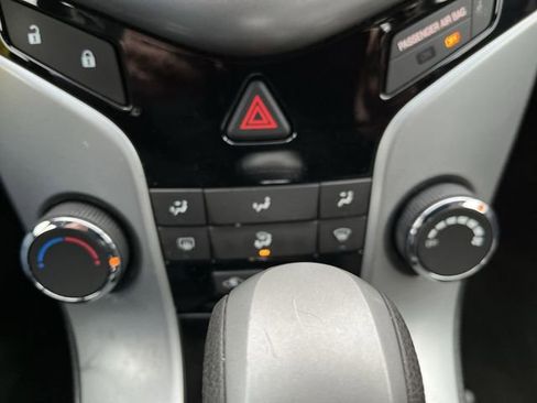 Used 2014 Chevrolet Cruze LS image 18