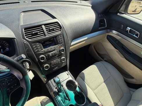 Used 2017 Ford Explorer FWD image 16