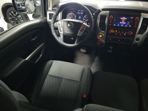 Used 2019 Nissan Titan SV AWD/4WD image 13