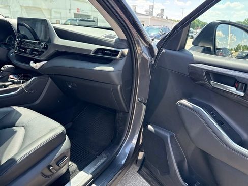 Used 2022 Toyota Highlander Platinum AWD/4WD image 17