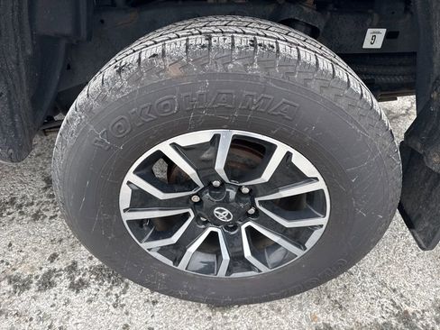 Used 2021 Toyota Tacoma TRD Sport image 11