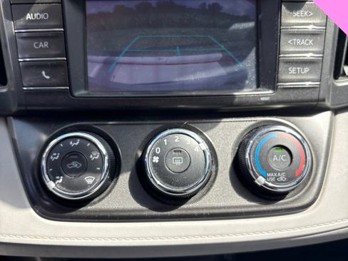 Used 2015 Toyota RAV4 LE FWD image 14