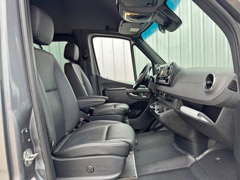 Used 2023 Mercedes-Benz Sprinter 2500 image 15