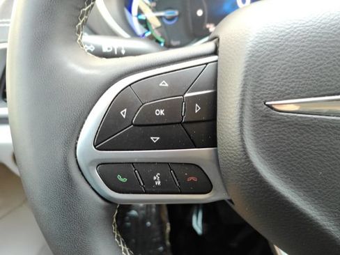 Used 2024 Chrysler Pacifica Limited FWD image 43