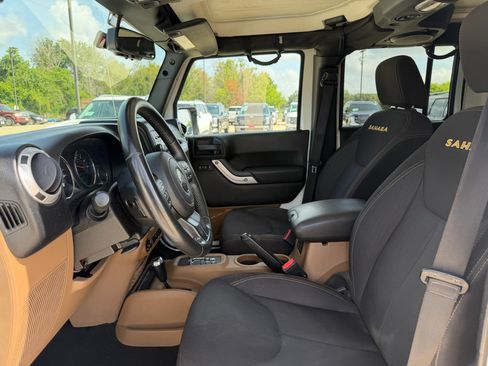 Used 2014 Jeep Wrangler Unlimited Sahara w/ Connectivity Group AWD/4WD image 10