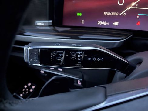 Used 2025 Cadillac Escalade Luxury image 20