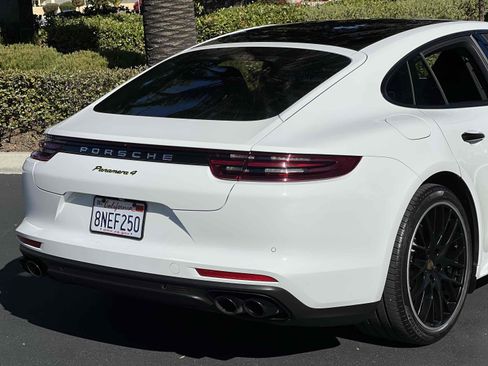 Used 2020 Porsche Panamera 4 image 55