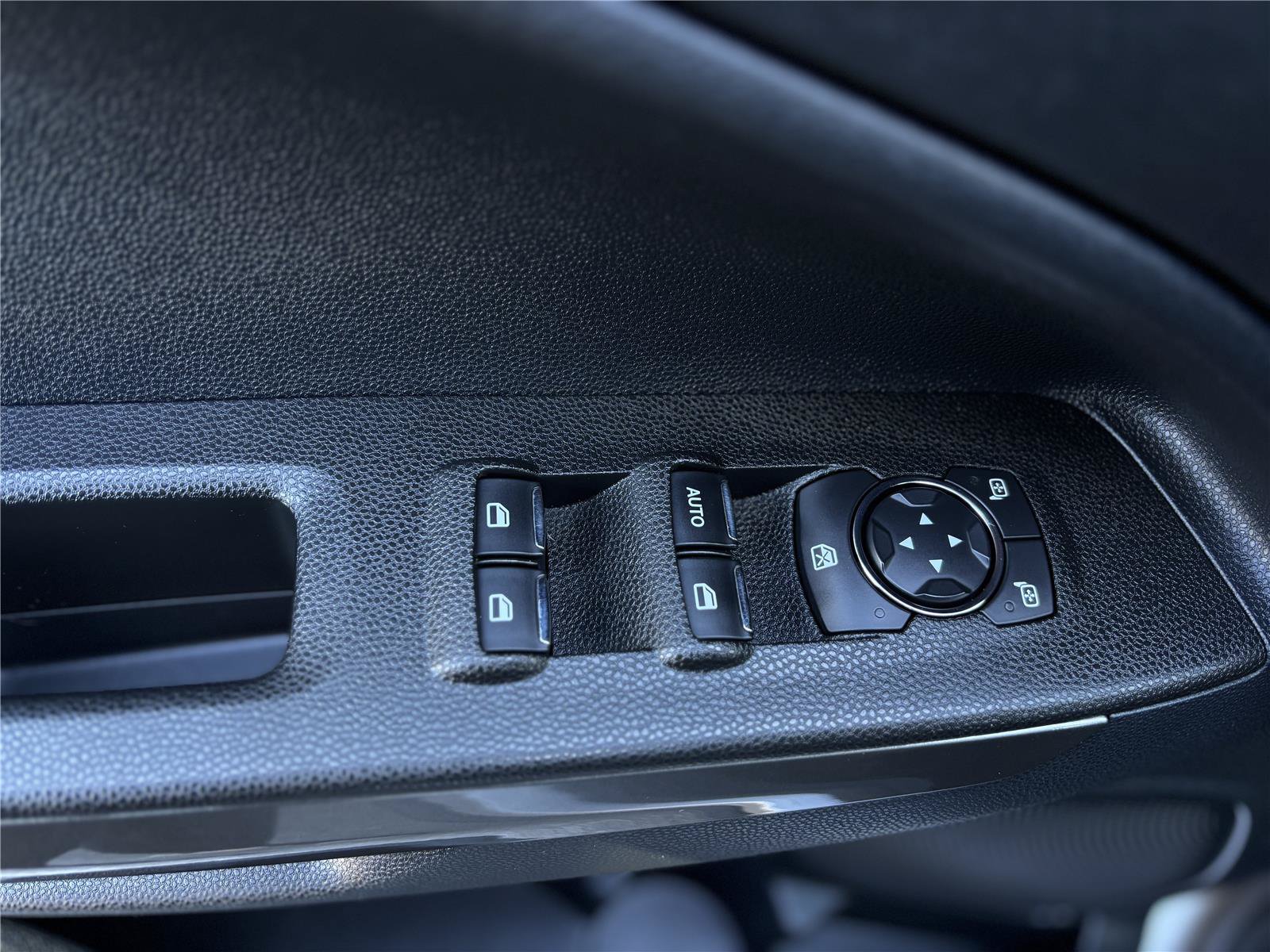 Used 2018 Ford EcoSport SE FWD image 22