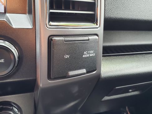 Used 2019 Ford F150 XLT w/ Equipment Group 302A Luxury AWD/4WD image 22