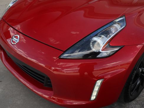 Used 2020 Nissan 370Z Coupe image 30