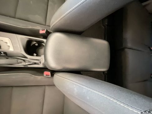 Used 2018 Toyota RAV4 XLE AWD/4WD image 20