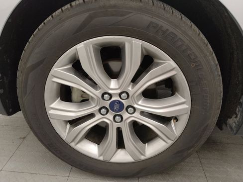 Used 2019 Ford Edge Titanium image 31