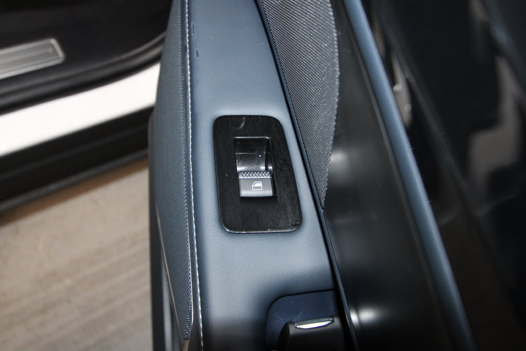 Used 2025 Lincoln Nautilus Reserve AWD/4WD image 32