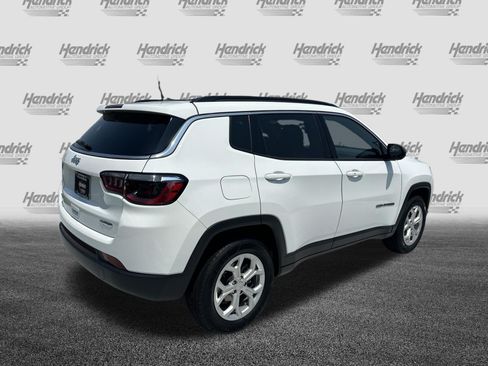 Used 2024 Jeep Compass Latitude AWD/4WD image 10