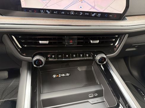 New 2026 Chevrolet Suburban High Country image 18