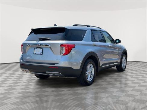 Used 2022 Ford Explorer XLT w/ Equipment Group 202A AWD/4WD image 5