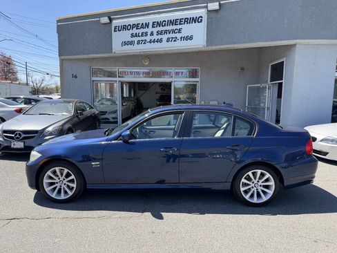 Used 2011 BMW 328i xDrive Sedan AWD/4WD image 4