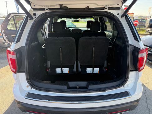 Used 2018 Ford Explorer XLT w/ Equipment Group 201A AWD/4WD image 14