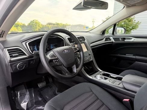 Used 2019 Ford Fusion SE FWD image 16
