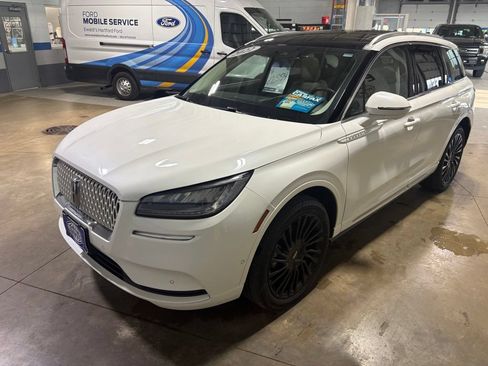 Used 2022 Lincoln Corsair Reserve w/ Equipment Group 201A AWD/4WD image 4