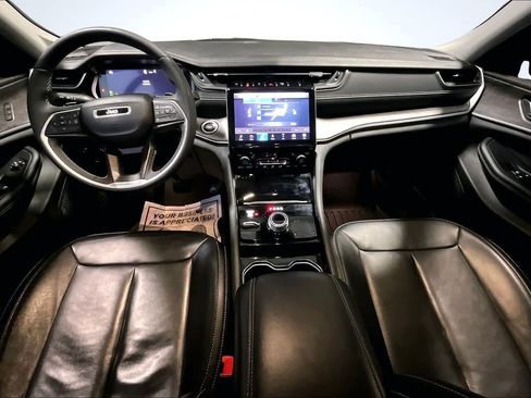 Used 2023 Jeep Grand Cherokee L Limited w/ Black Appearance Package image 10