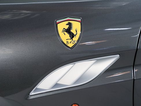 Used 2014 Ferrari California RWD image 19