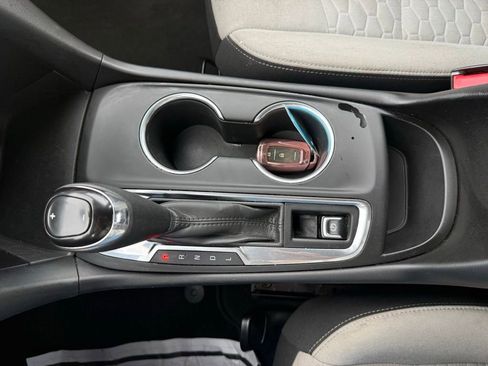 Used 2021 Chevrolet Equinox LS image 39