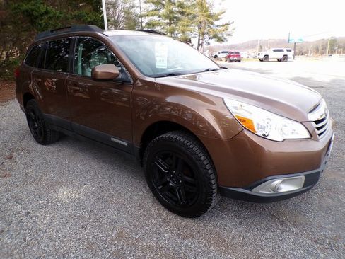Used 2011 Subaru Outback 3.6R Premium image 6