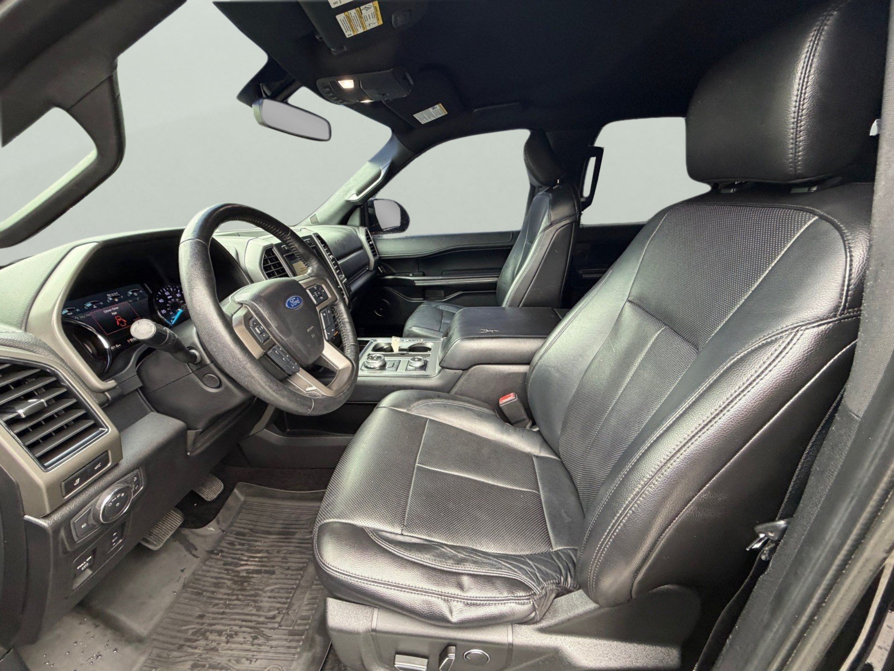 Used 2018 Ford Expedition XLT w/ Equipment Group 202A AWD/4WD image 23