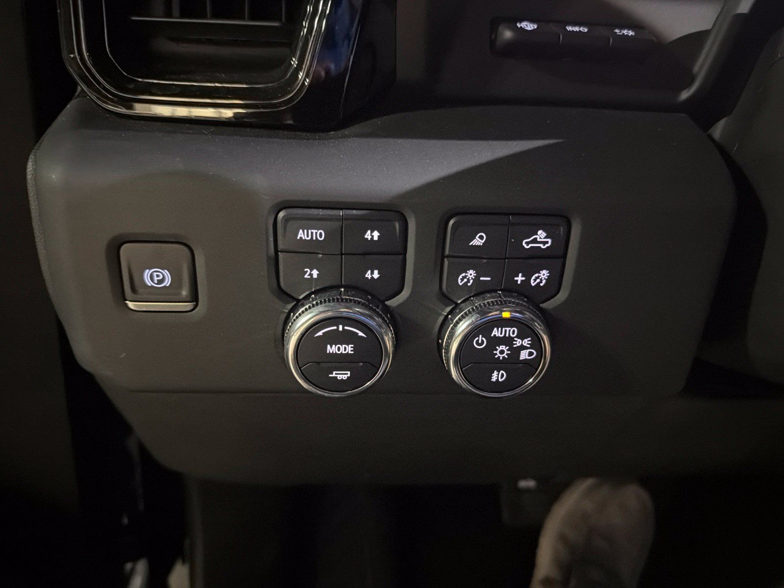 Used 2022 GMC Sierra 1500 AT4 w/ AT4 Premium Package AWD/4WD image 13