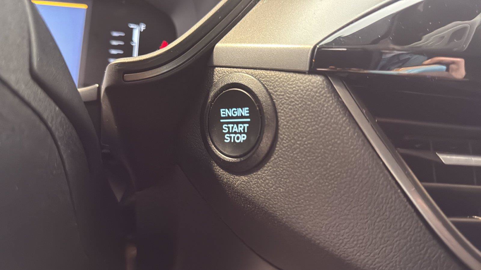Used 2024 Ford Escape Active w/ Cold Weather Package FWD image 21