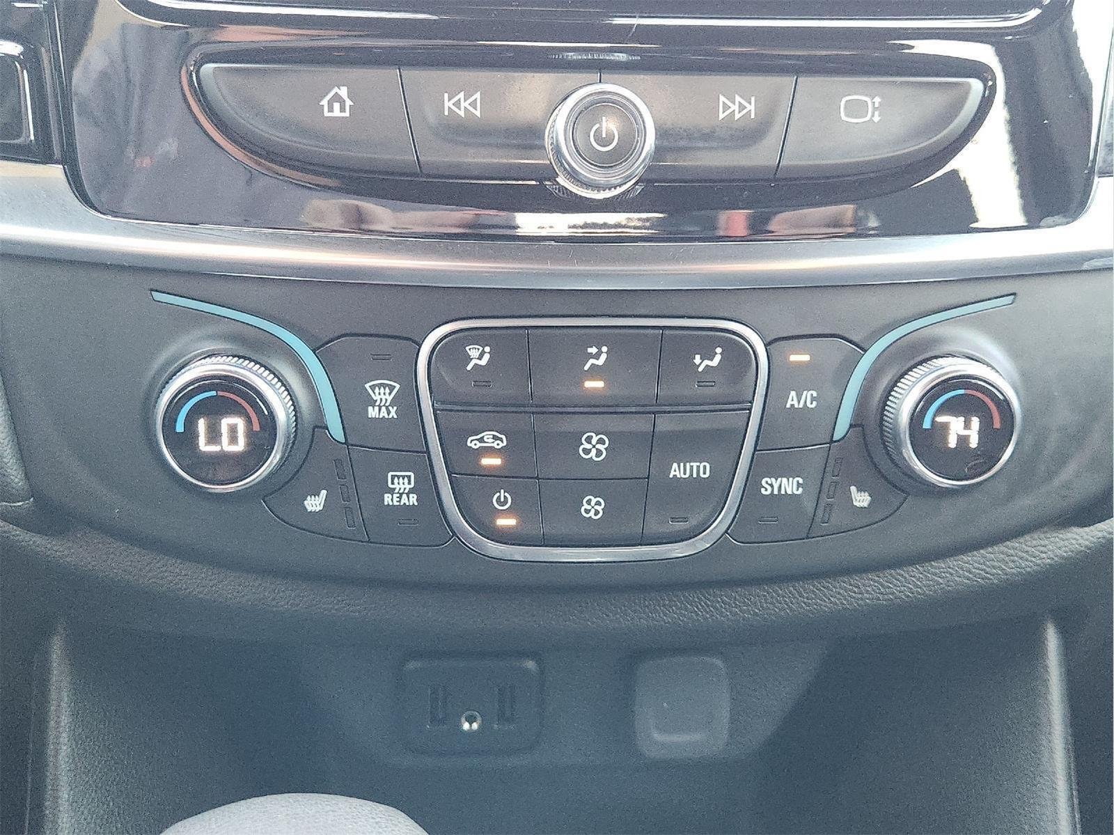 Used 2023 Chevrolet Traverse LT FWD image 19