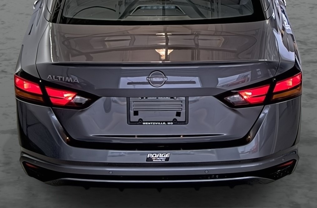 Used 2025 Nissan Altima 2.5 SV FWD image 12