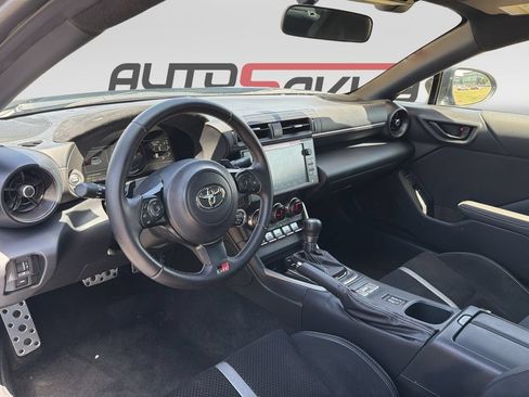 Used 2025 Toyota GR86 Premium RWD image 10