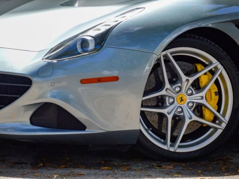 Used 2015 Ferrari California T RWD image 2