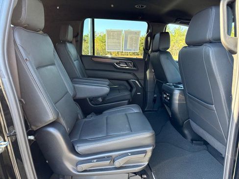 Used 2025 GMC Yukon XL Denali image 13