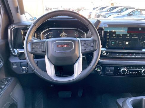 Used 2025 GMC Sierra 1500 SLT image 5