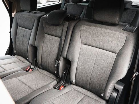 Used 2023 Ford Expedition XLT image 27